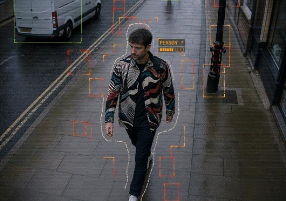 Tech Insight : How AI Can Make Cameras Look Away